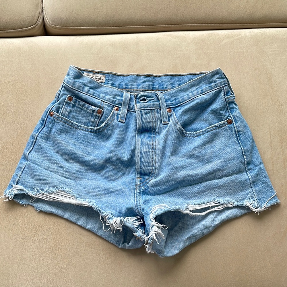 Levi’s high rise Denim shorts